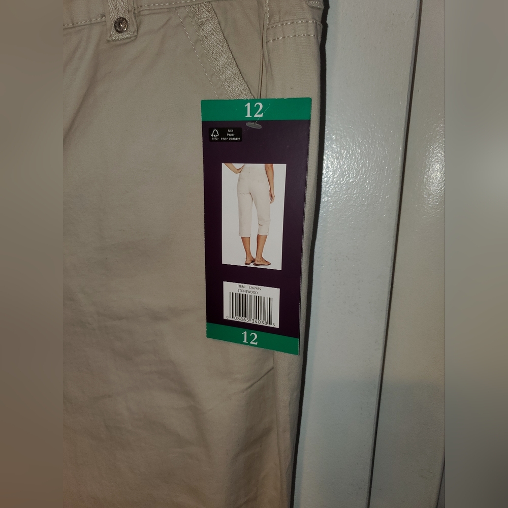 Gloria Vanderbilt Tan Cuffed Capri Pants